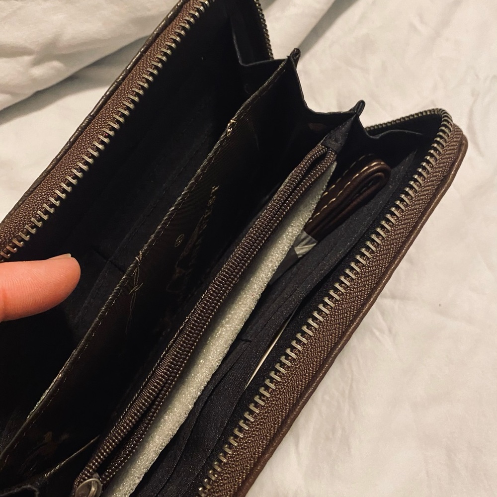 Trinity Ranch brown leather woman’s wallet